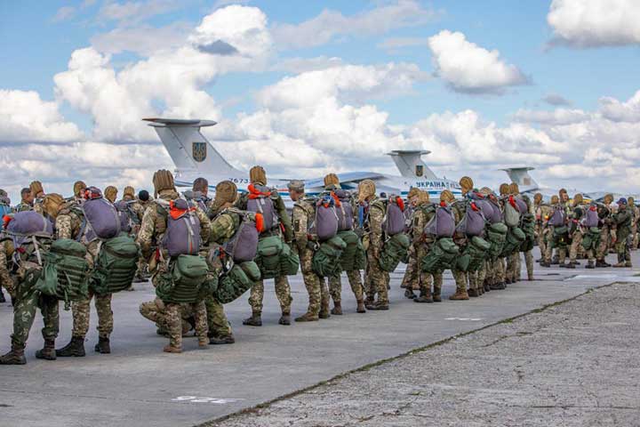 Высадка десанта в гостомеле картина