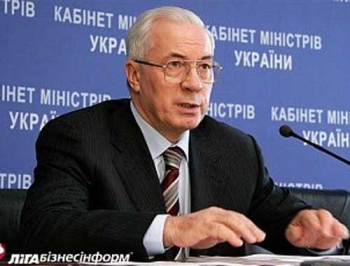 Азаров просит активистов помочь в борьбе с паводками фото