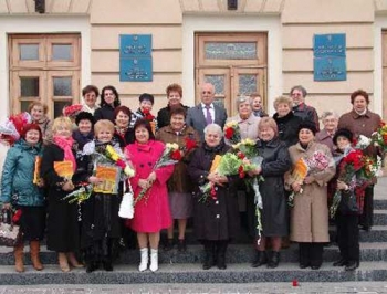 В новой книге - очерки о лучших педагогах Запорожья фото