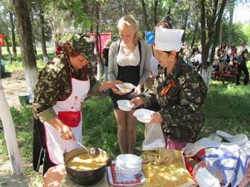 Приазовские школьники побывали на «солдатском привале» фото