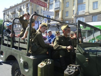 В Запорожье парад поколений  завершился митингом (фоторепортаж) фото