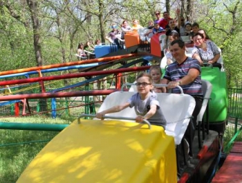 В парке модернизировали Веселые горки и детские площадки фото