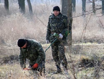 Мелитопольский район. Возобновлены работы по очистке территории бывшей артбазы фото