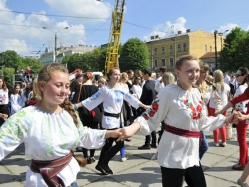 Запорожцев приглашают на марш в вышиванках фото