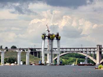 На строительство запорожских мостов нужно закупить 12,5 тыс. тонн металлоконструкций фото