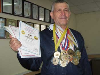 Ветеран-гиревик Тимофей Косенко в 21-й раз стал чемпионом мира и Европы фото