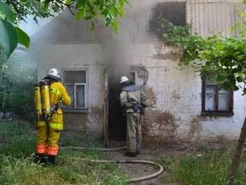 Мелитополь. При пожаре в собственном доме погиб мужчина фото