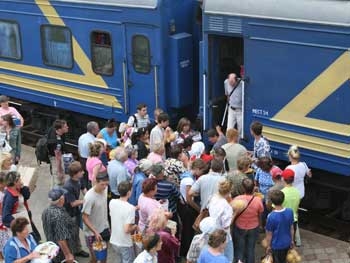 Мелитополь. За торговлю на перроне людей штрафуют фото