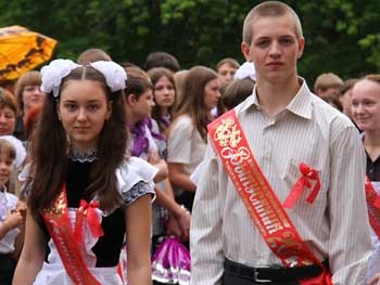 В Мелитополе в этом году почти 700 выпускников фото