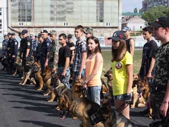 В Запорожье соревновались кинологи из разных городов Украины фото