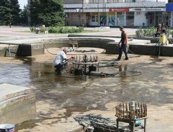 Мелитополь. Пробный пуск фонтана был почти удачным фото