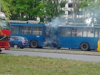 В Одессе горел троллейбус фото