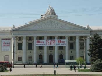 Актеры запорожских театров получили награды в Днепропетровске фото