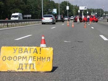 Под Запорожьем две легковушки «лоб в лоб» столкнулись на «встречной»: есть пострадавшие фото