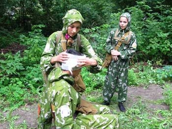 В «Зарнице» побеждают ловкие и смелые фото