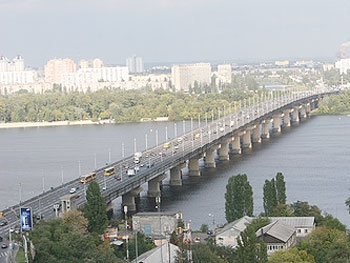 Возле моста Патона всплыл мертвый мужчина фото