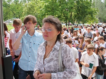 Мелитопольские выпускники написали тесты ВНО по математике фото