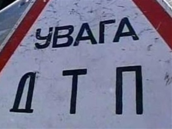 В Запорожье полный автовоз врезался в дерево фото