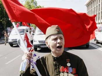 В День Скорби во Львове свободовцы вели себя агрессивно фото