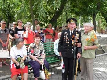 В Гуляйполе открыли памятник пограничникам фото