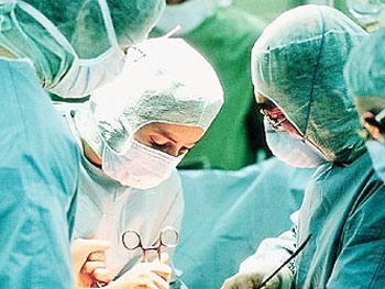 Запорожские нейрохирурги провели уникальную операцию фото