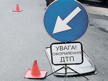 Четыре человека погибли при столкновении трех машин на трассе Киев - Одесса фото