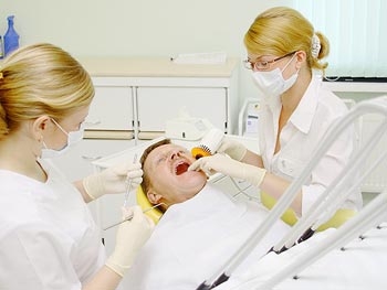В Прикарпатье девушка умерла после посещения стоматолога фото