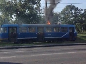 В Киеве горел трамвай фото