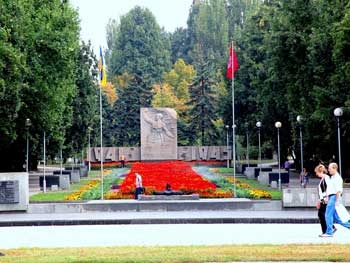 В Запорожье в этом году завершится реконструкция Аллеи боевой славы фото