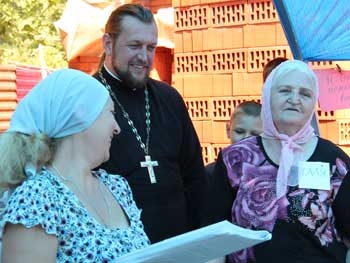 День православной бабушки отметили в Свято-Георгиевском храме как бабушки, так и внуки фото