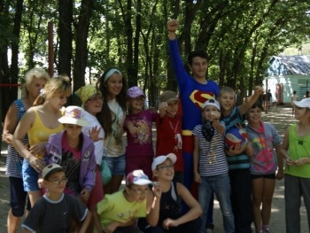 Мелитопольские школьники устроили фестиваль для детей с особенными потребностями фото