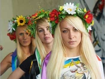 Неизвестные зверски избили идеолога FEMEN фото