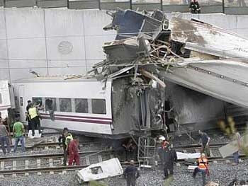Машинист разбившегося в Испании поезда признал свою вину фото