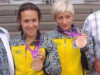 Запорожские бегуньи получили ордена за победу над американками фото
