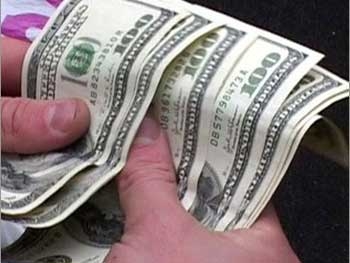Украинцев призывают не менять деньги в обменниках фото