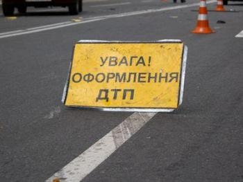 ДТП в Запорожской области: микроавтобус врезался в грузовик фото