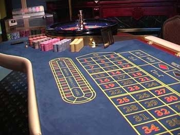В разоблаченном казино в Запорожье изъяли около 70 тыс. грн фото
