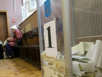 Украинцы хотят на референдуме решить судьбу чиновников фото