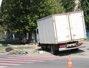 Мелитополь. Под колесами грузовика погиб велосипедист фото