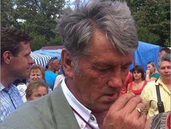 Ющенко удивил людей своим помятым видом. Фото фото