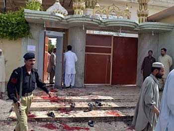 Кровавый теракт в мечети Пакистана в Ураза-байрам: 23 погибших фото