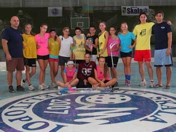 Флорболистки женской национальной сборной Украины ведут подготовку к чемпионату мира-2014 фото