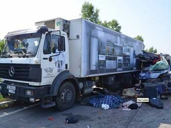 На Харьковщине микроавтобус протаранил грузовик: трое погибших фото