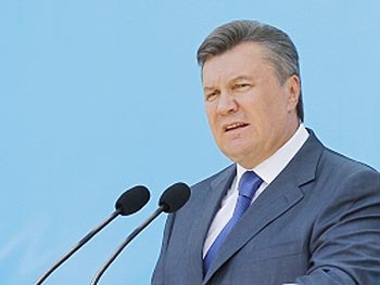 СМИ узнали, кто оплатил публикации о Януковиче и Кузьмине в Washington Times фото
