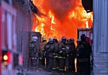 Масштабный пожар в Киеве: ночью дотла сгорел рынок на Оболони фото