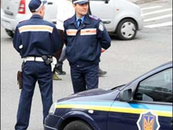 В Одессе гаишники нашли в багажнике избитую девушку фото