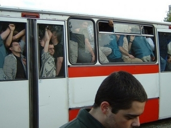 В Киеве пассажирский автобус попал в ДТП из-за заснувшего водителя фото