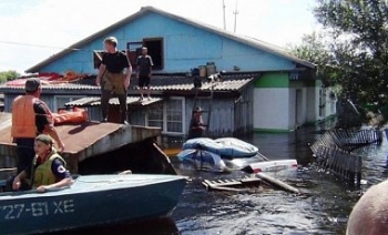 Наводнение в России: в Хабаровске воды Амура подошли к ТЭЦ фото