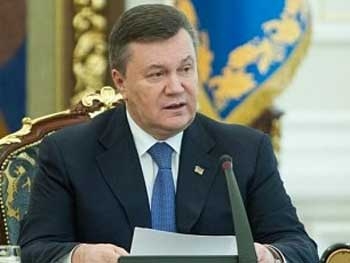 Янукович объяснил, почему во власти много донецких фото