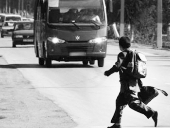 В Крыму маршрутчик насмерть сбил школьника фото